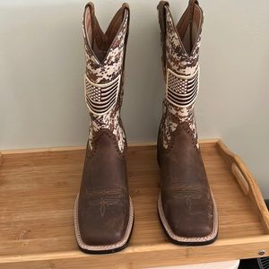 ARIAT Boots size 8 women’s cowgirl boots. Worn once. In great shape.